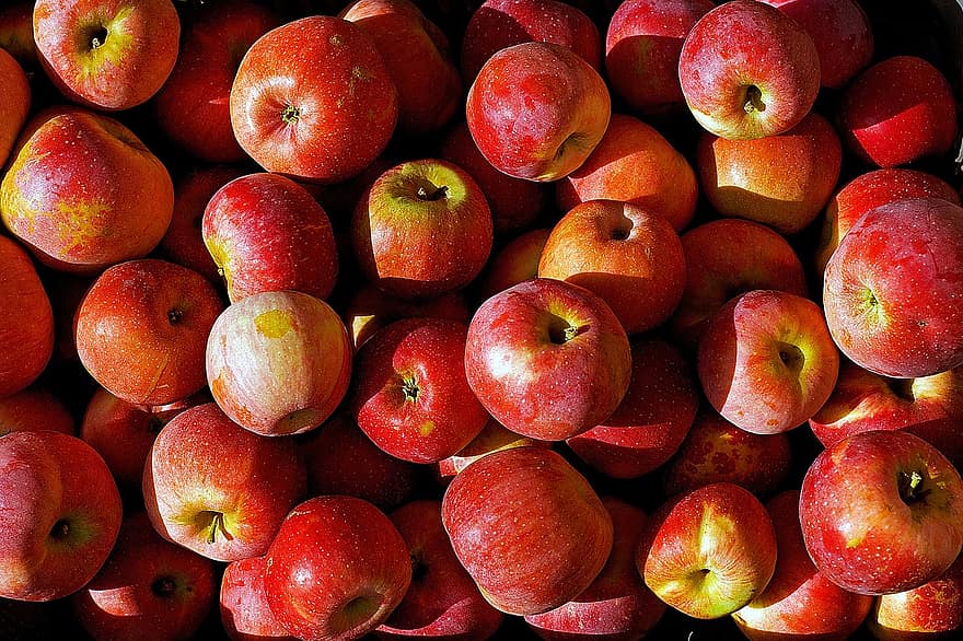 Apples-Skin-healthy-glow