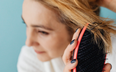 Finnar i hårbotten: Orsaker, symtom och när du bör gå till läkare